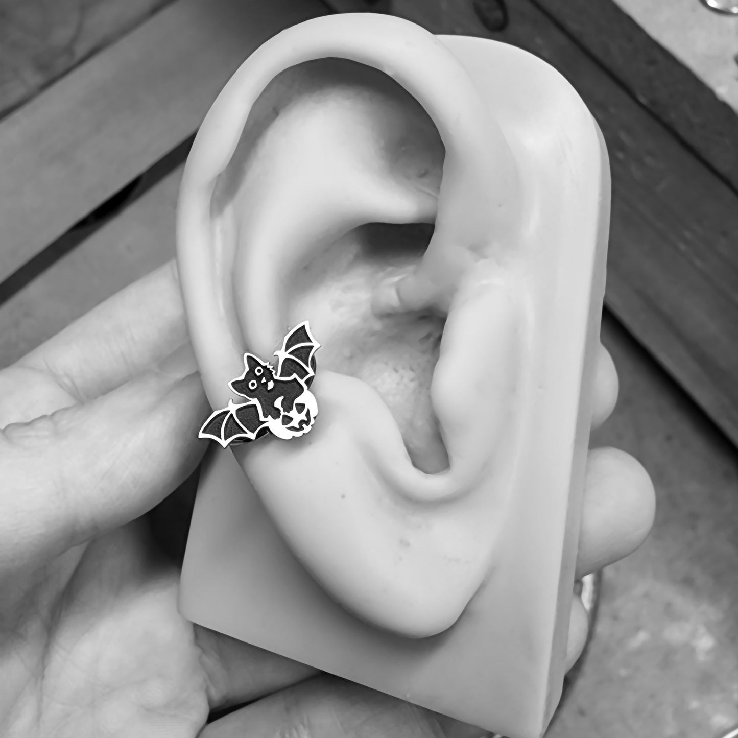 16G Cat Bat Captive Bead Ring - Metal Lotus
