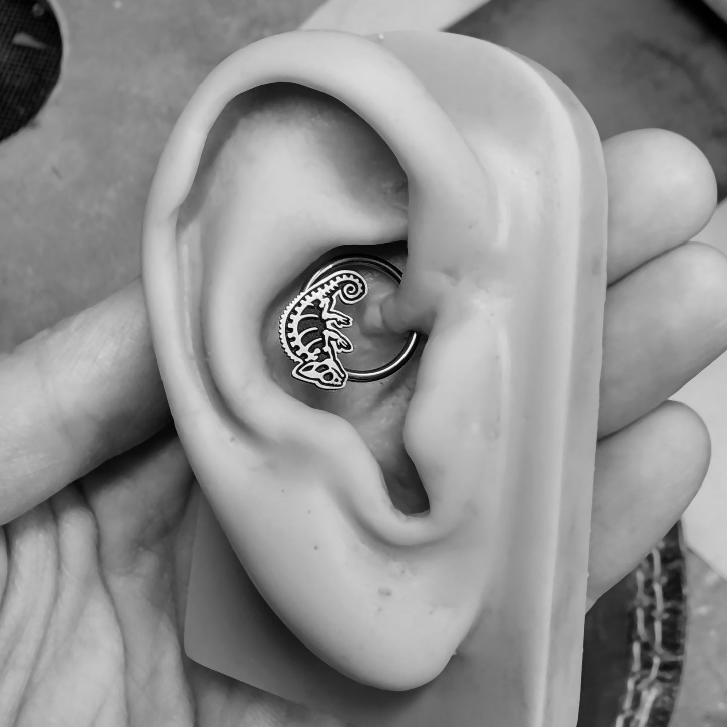 16G Skeleton Chameleon Captive Bead Ring - Metal Lotus