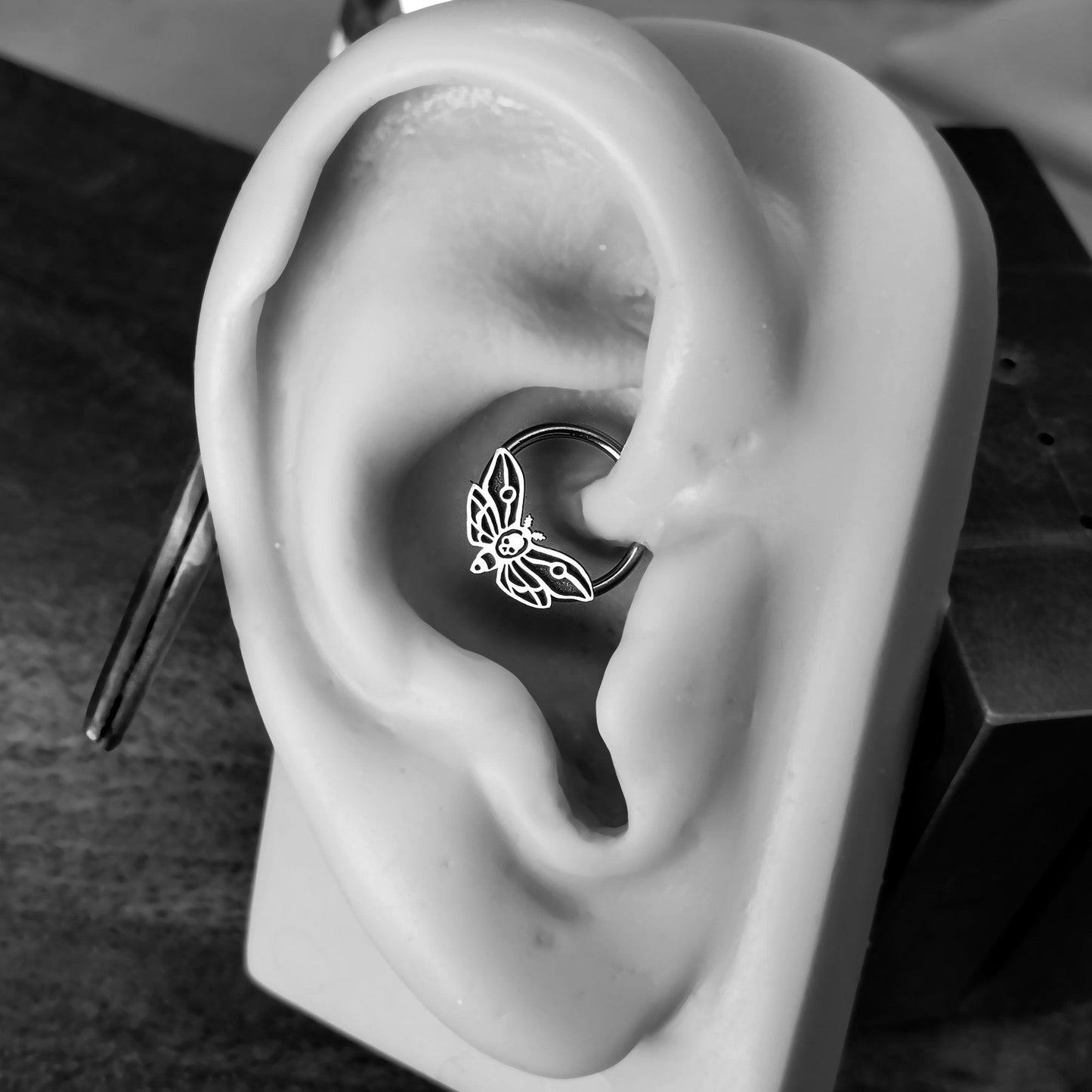 Death's Head Moth Captive Bead Ring - Metal Lotus