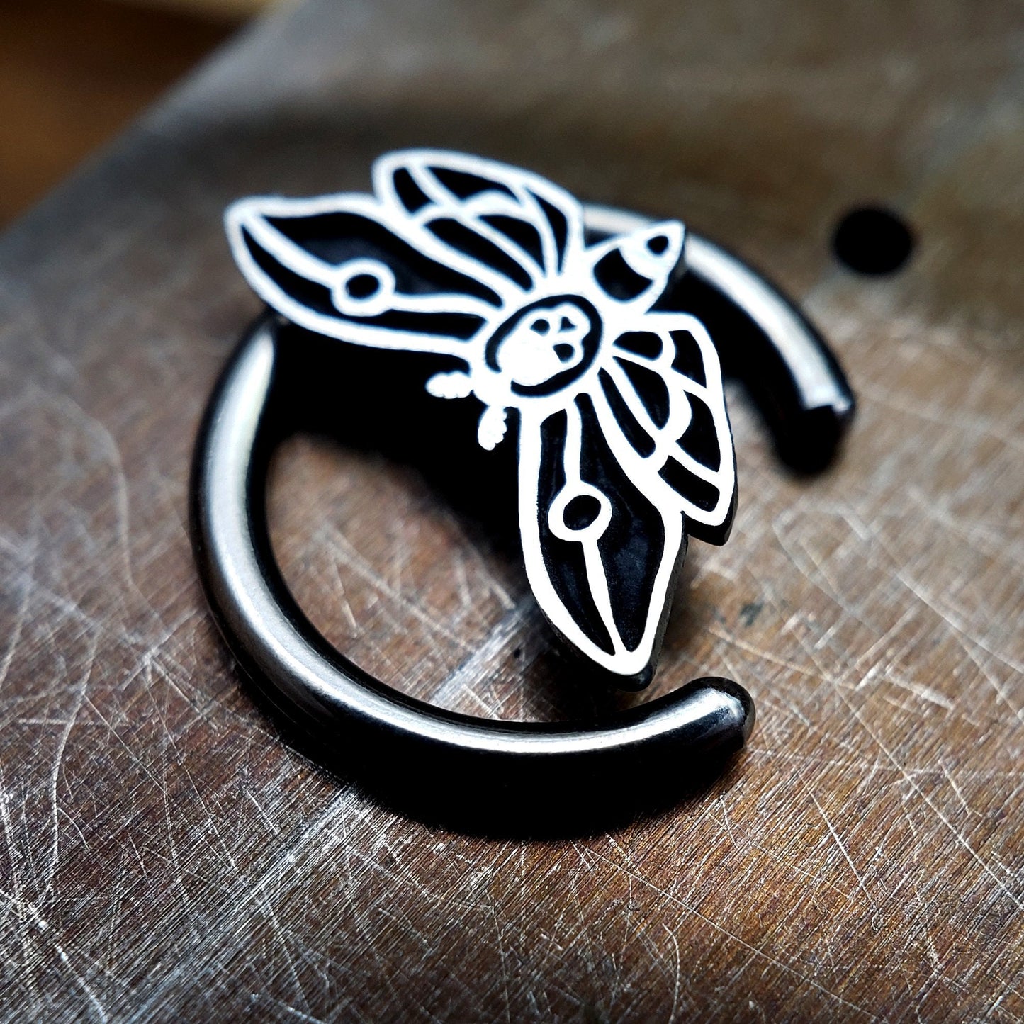 Death's Head Moth Captive Bead Ring - Metal Lotus