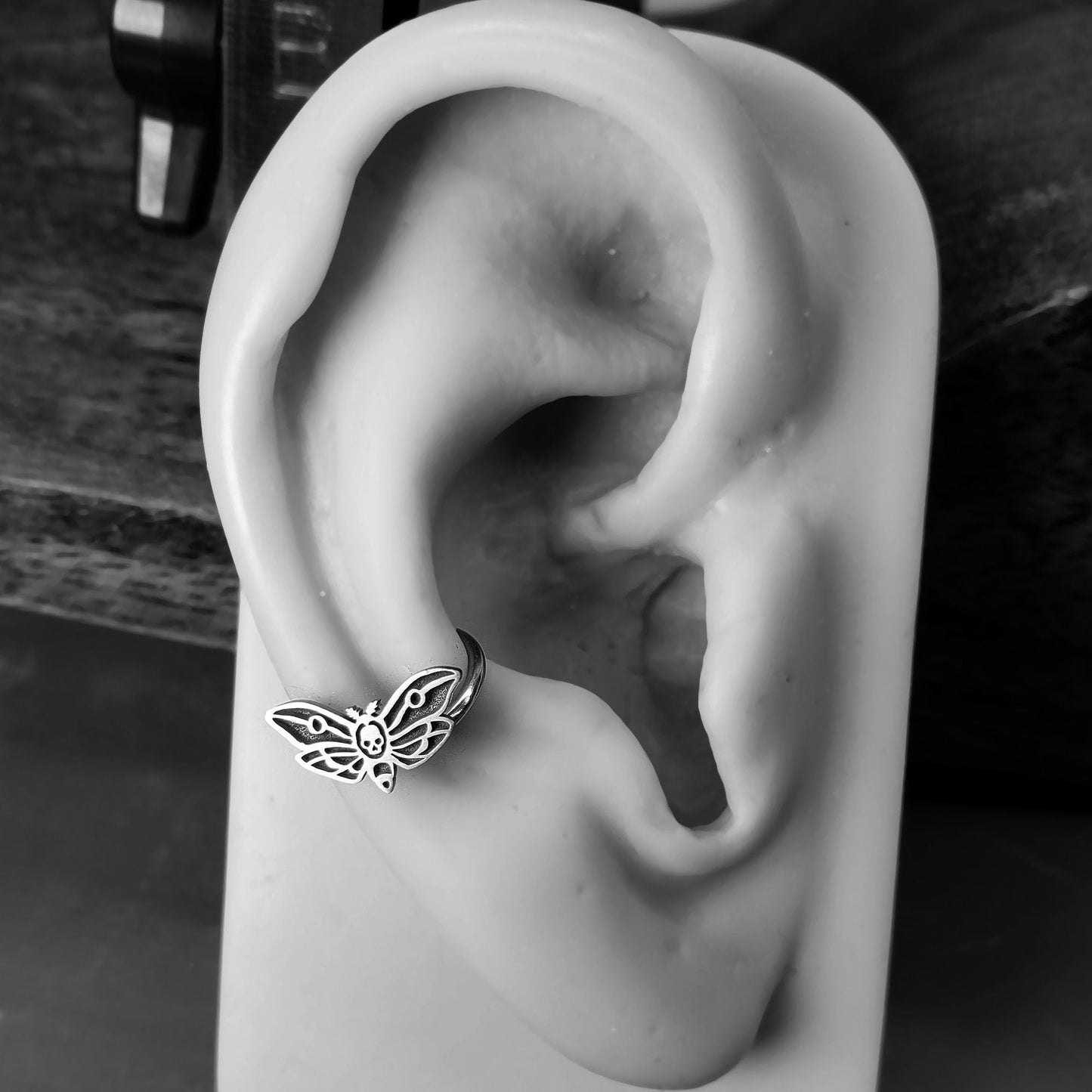 Death's Head Moth Captive Bead Ring - Metal Lotus