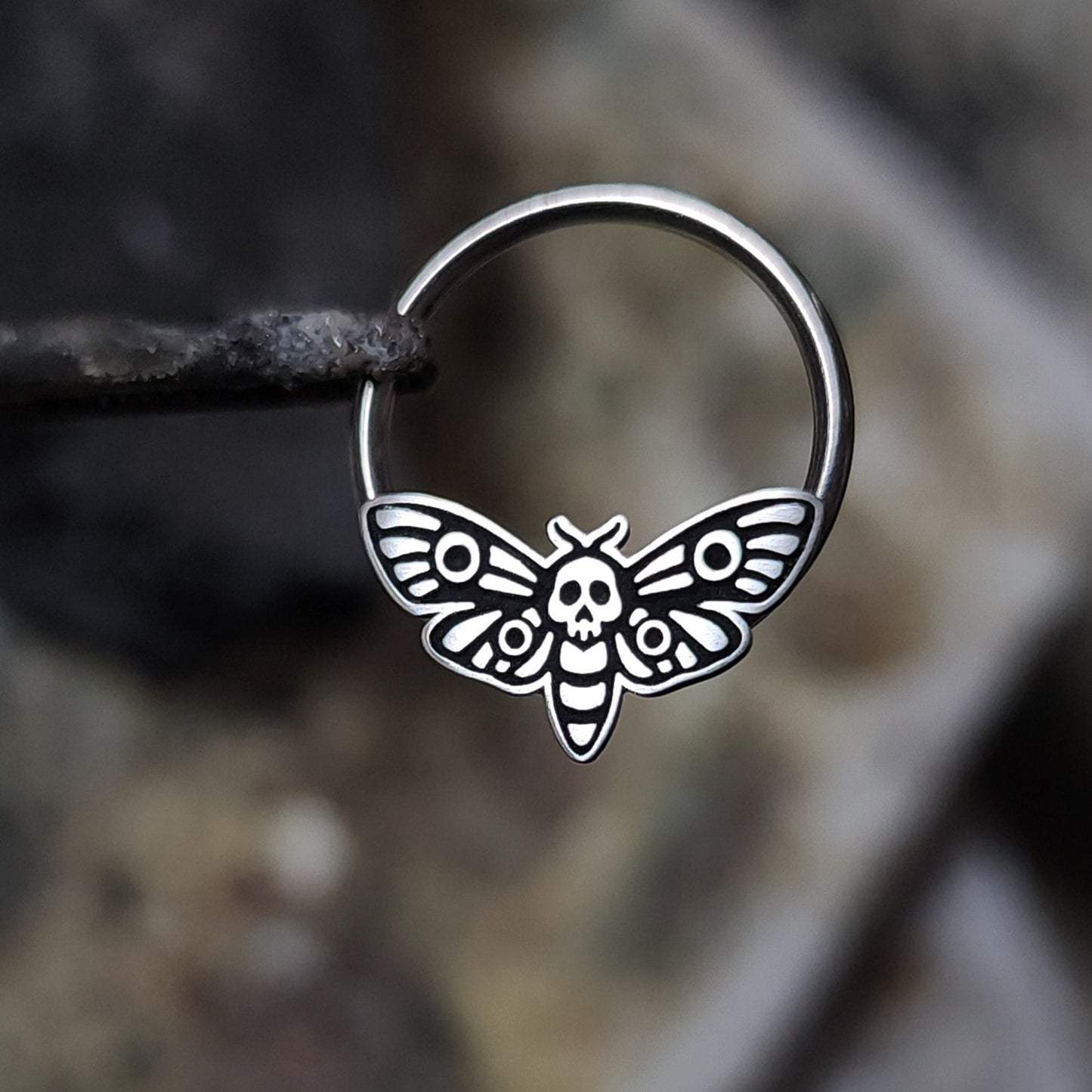 Death's Head Moth Captive Bead Ring - Metal Lotus