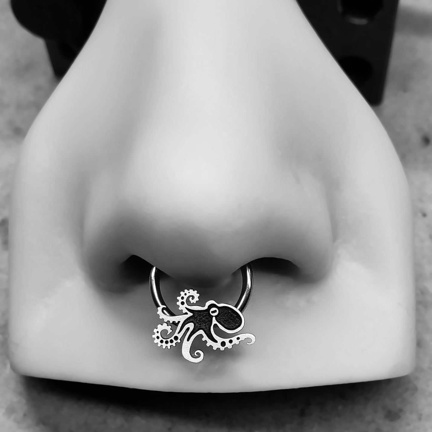 Octopus Captive Bead Ring - Metal Lotus