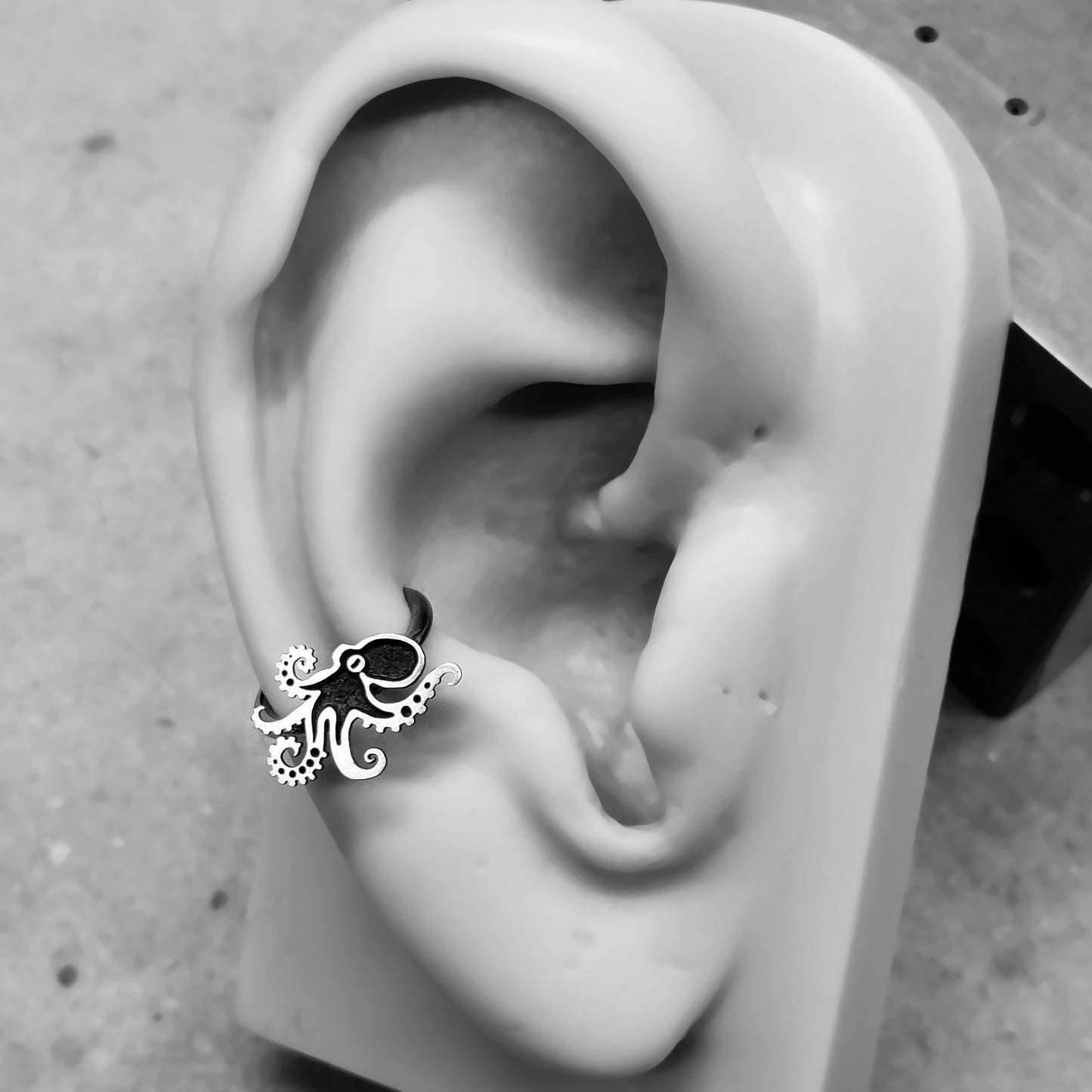 Octopus Captive Bead Ring - Metal Lotus