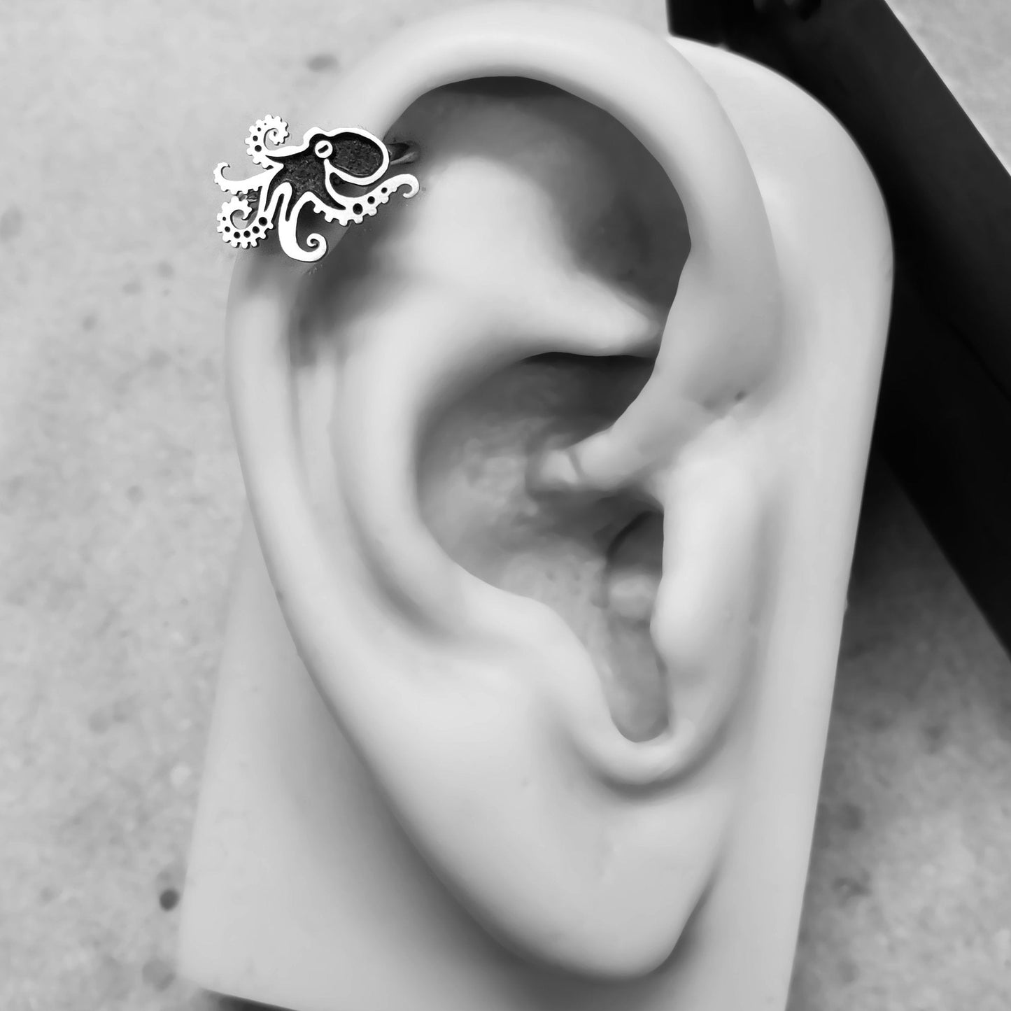 Octopus Captive Bead Ring - Metal Lotus