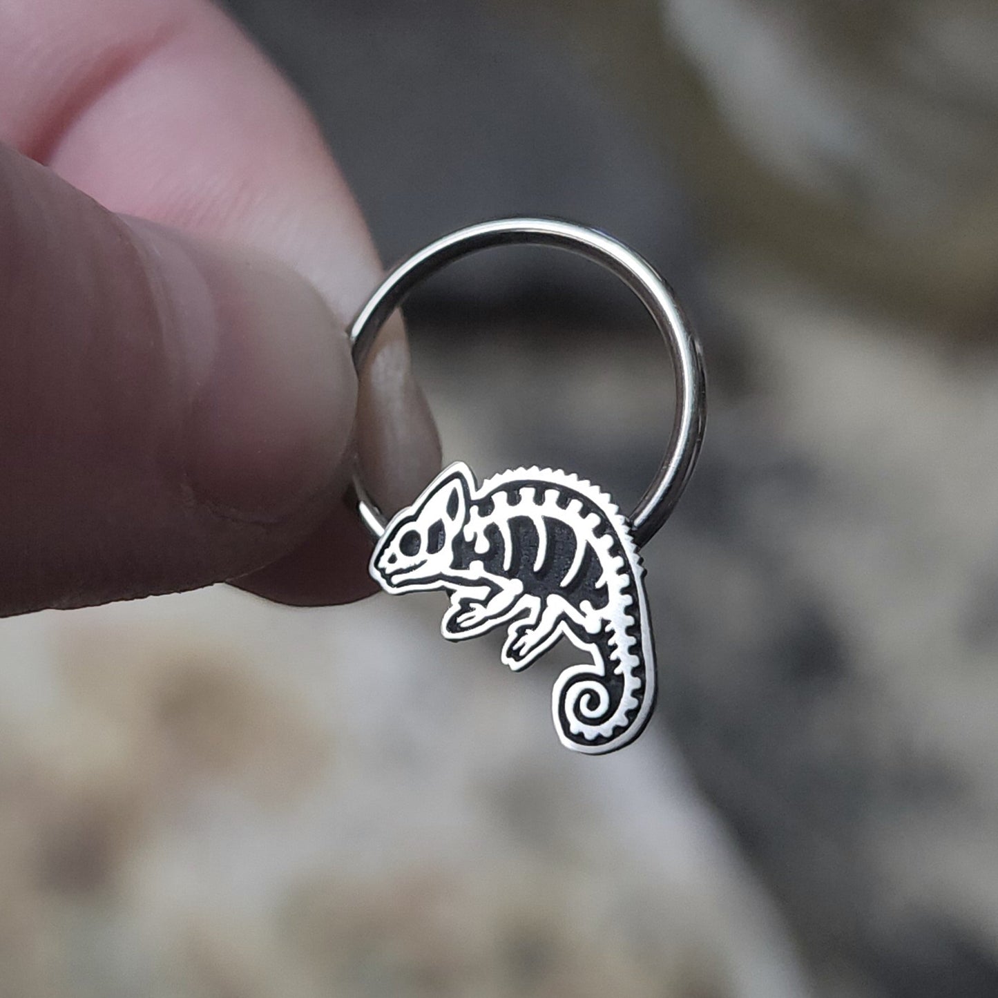 Skeleton Chameleon Captive Bead Ring - Metal Lotus