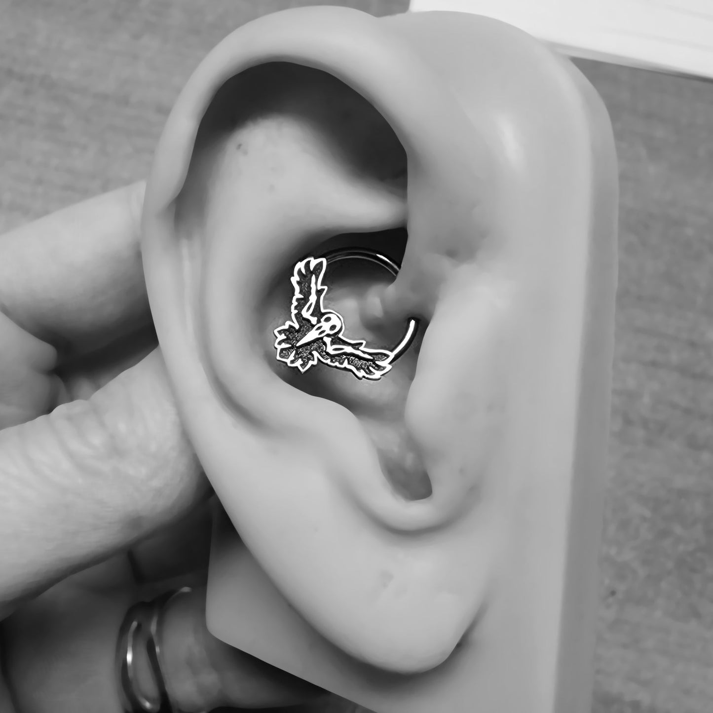 Skull Raven Captive Bead Ring - Metal Lotus