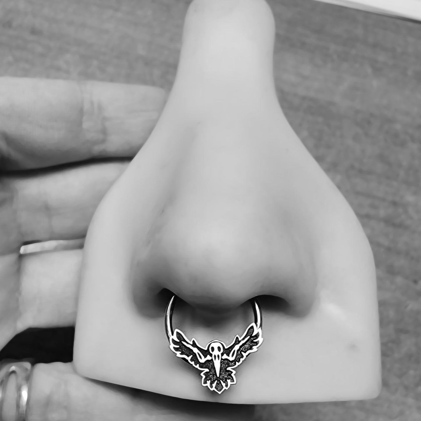 Skull Raven Captive Bead Ring - Metal Lotus